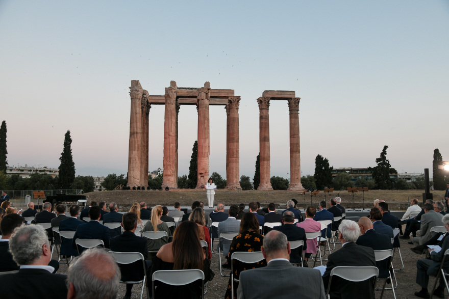 Στύλοι του Ολυμπίου Διός: Παρουσία του ζεύγους Μητσοτάκη η εκδήλωση για την ελληνική προεδρία του Συμβουλίου της Ευρώπης