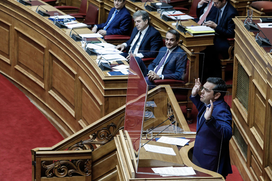 Φωτογραφίες από Βουλή: Τα πηγαδάκια, η ένταση, ο Παππάς και τα... κορδόνια του Τσίπρα