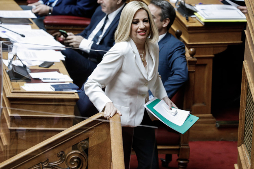 Φωτογραφίες από Βουλή: Τα πηγαδάκια, η ένταση, ο Παππάς και τα... κορδόνια του Τσίπρα