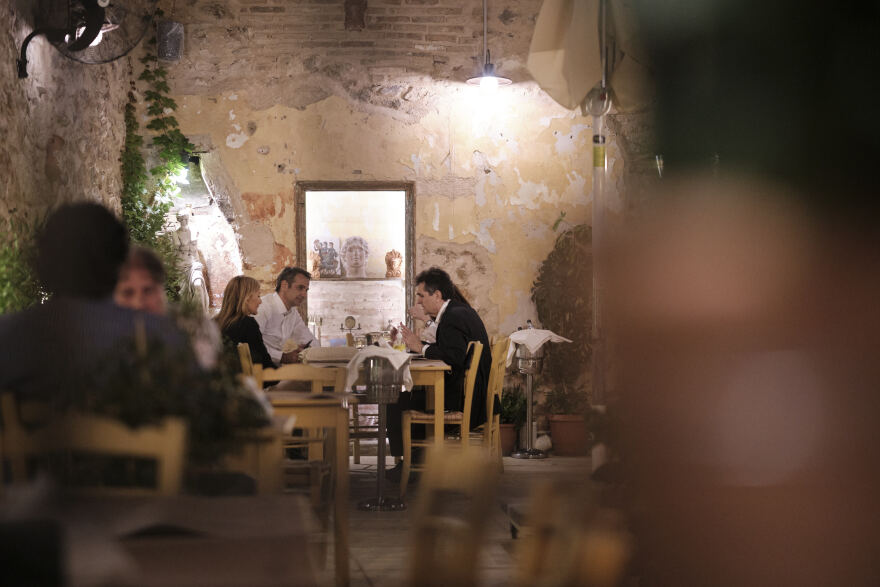 Μητσοτάκης - Σακελλαροπούλου: Για δείπνο στο Μεταξουργείο 