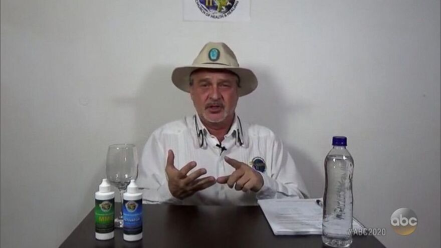 Κορωνοϊός - ΗΠΑ: Ψευδοϊερέας και οι γιοί του πουλούσαν απολυμαντικό σαν θεραπεία για την Covid-19