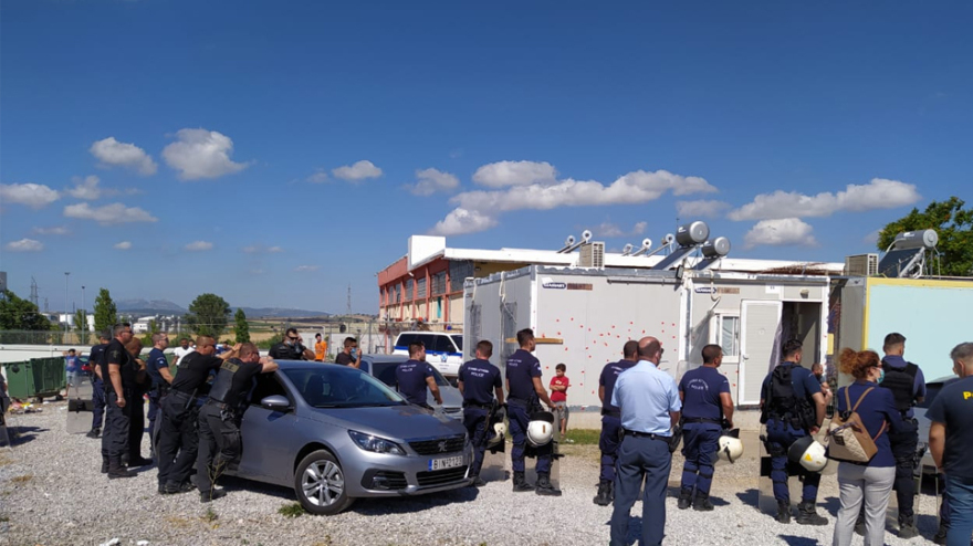 Θήβα: Μεγάλη επιχείρηση της δίωξης ναρκωτικών στην Δομή Μεταναστών - Δείτε φωτογραφίες