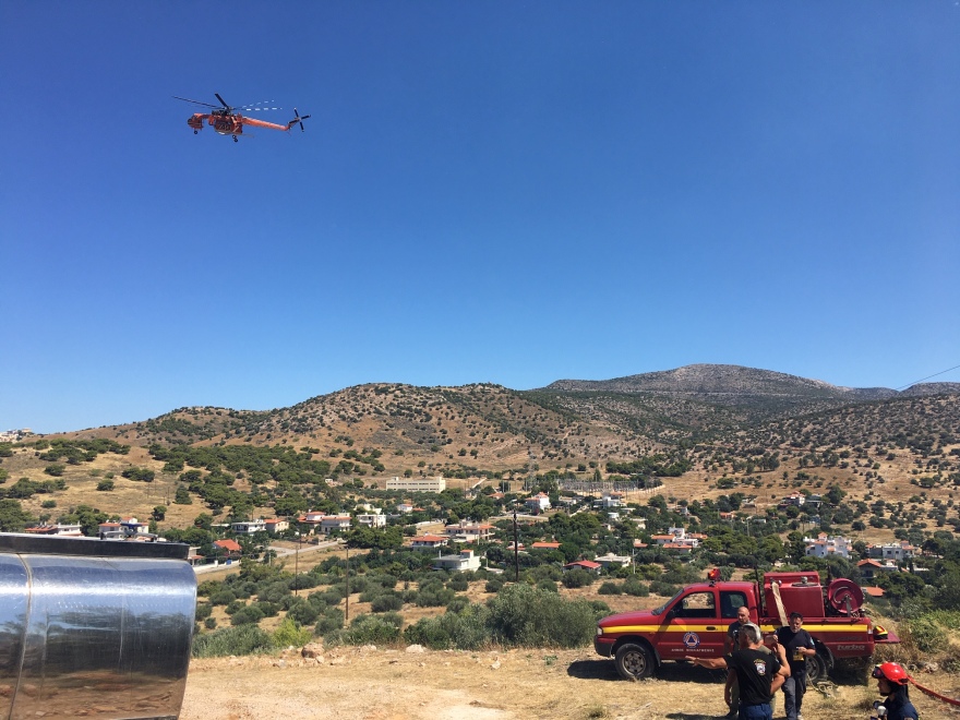 Φωτιά στη Βάρη: Σε ύφεση το μέτωπο - Εκκενώθηκαν τα χωριά SOS και γηροκομείο - Δείτε βίντεο