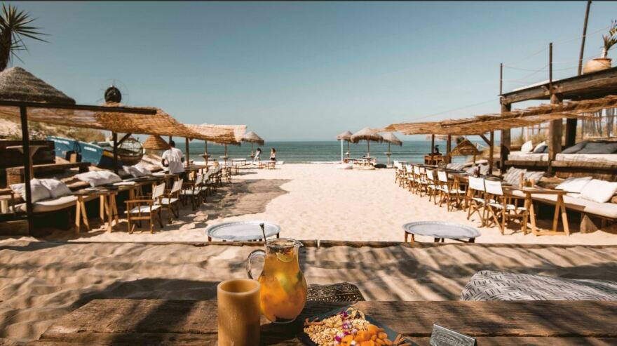 Condé Nast Traveller: Το «Scorpios» στη Μύκονο πρώτο στη λίστα των κορυφαίων beach bars του πλανήτη