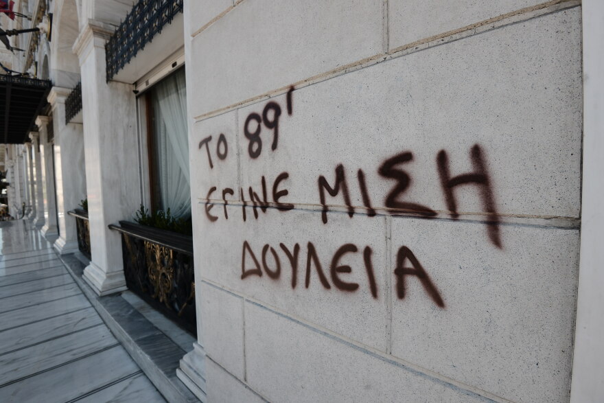 Επεισόδια στο κέντρο: Η επόμενη ημέρα της επίθεσης των ταραξιών το βράδυ της Πέμπτης