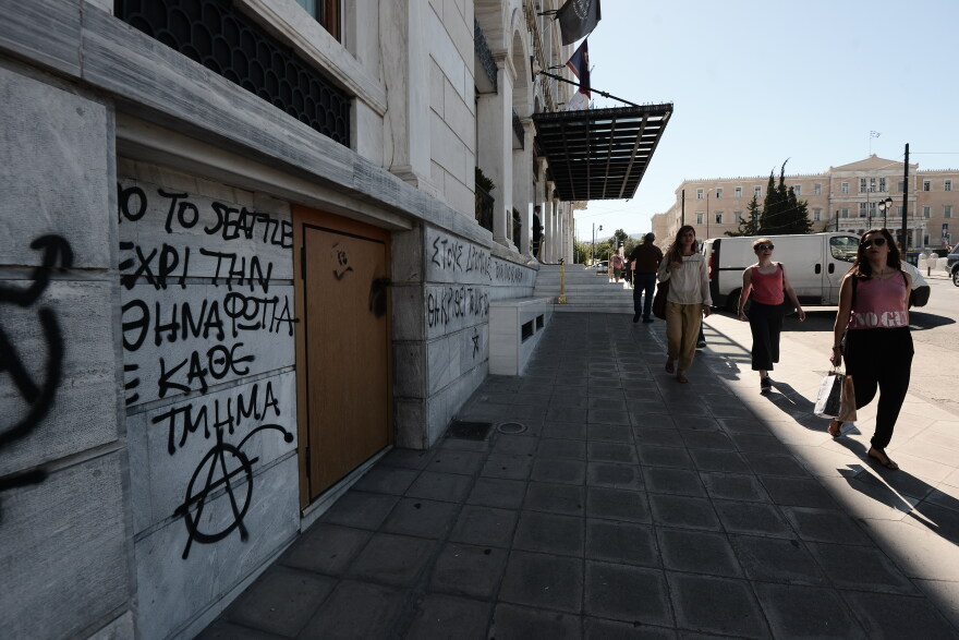 Επεισόδια στο κέντρο: Η επόμενη ημέρα της επίθεσης των ταραξιών το βράδυ της Πέμπτης