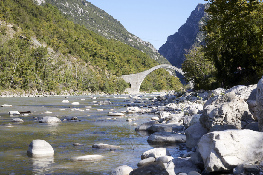 Μητσοτάκης: Θαύμα πολιτιστικής κληρονομιάς το γεφύρι της Πλάκας - Δείτε φωτογραφίες