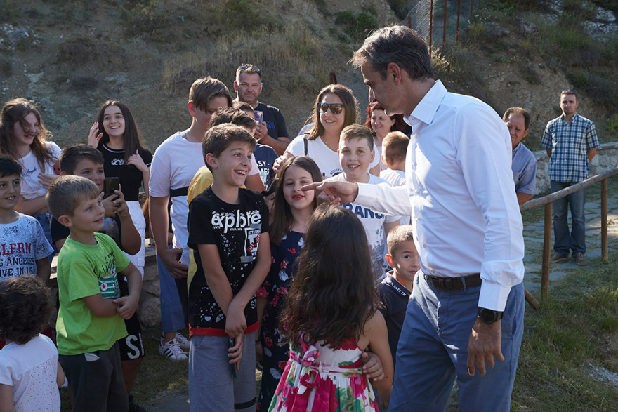 Στο σπήλαιο Πραμάντων ο Μητσοτάκης: Προτεραιότητα η προώθηση του ορεινού τουρισμού - Δείτε φωτογραφίες
