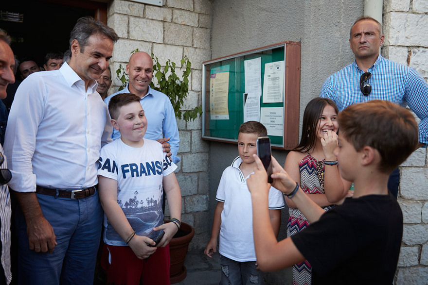 Στο σπήλαιο Πραμάντων ο Μητσοτάκης: Προτεραιότητα η προώθηση του ορεινού τουρισμού - Δείτε φωτογραφίες