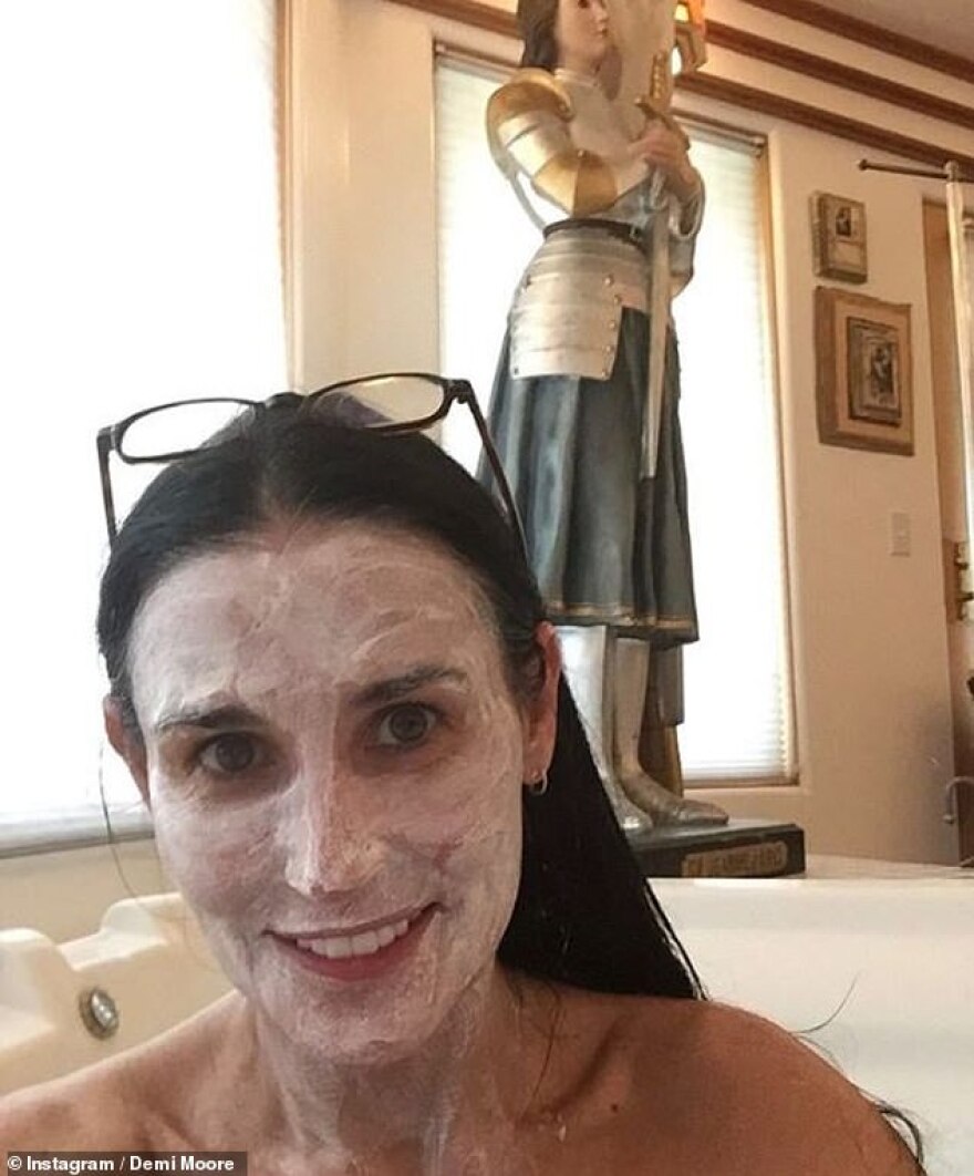 H Ντέμι Μουρ άφησε τους πάντες άφωνους με την  τουαλέτα της - Δείτε φωτογραφίες