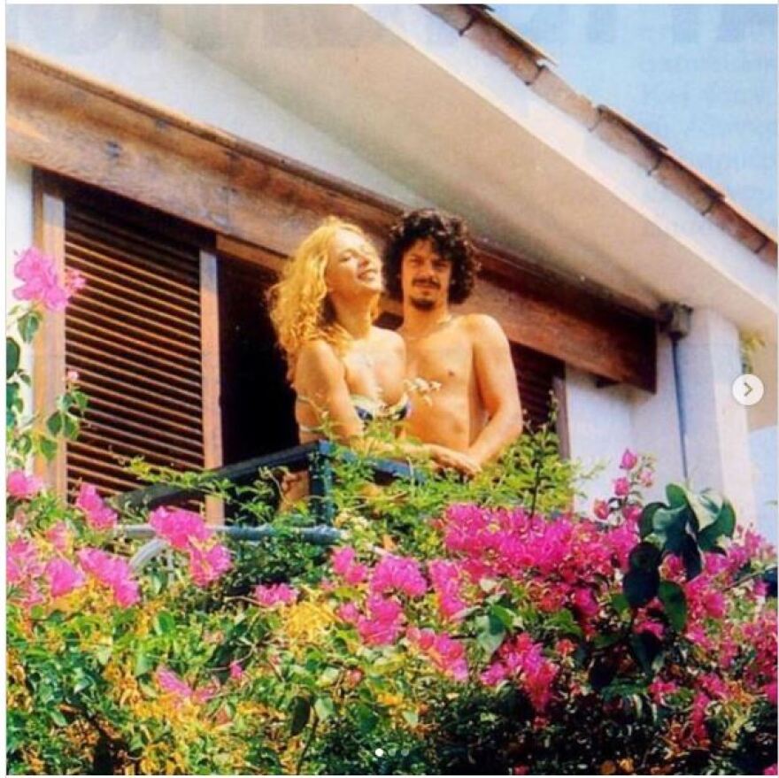 Η Αλίκη Βουγιουκλάκη με τον Βλάσση Μπονάτσο στον Θεολόγο: Σπάνιες εικόνες από τον έρωτά τους 