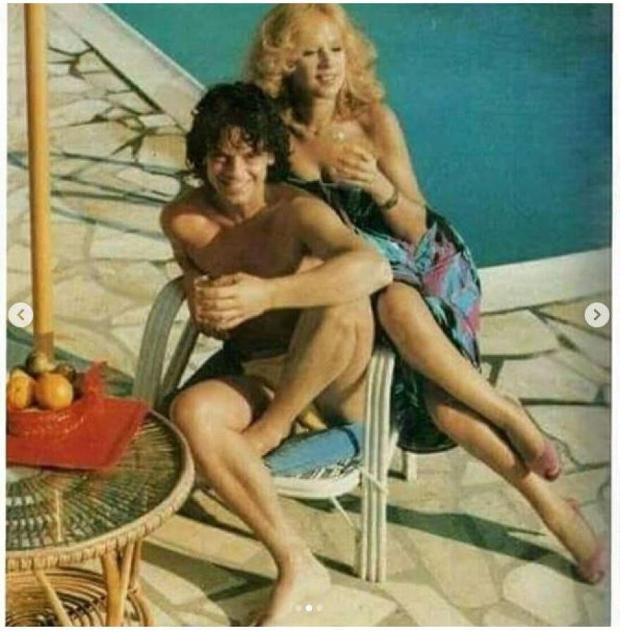 Η Αλίκη Βουγιουκλάκη με τον Βλάσση Μπονάτσο στον Θεολόγο: Σπάνιες εικόνες από τον έρωτά τους 