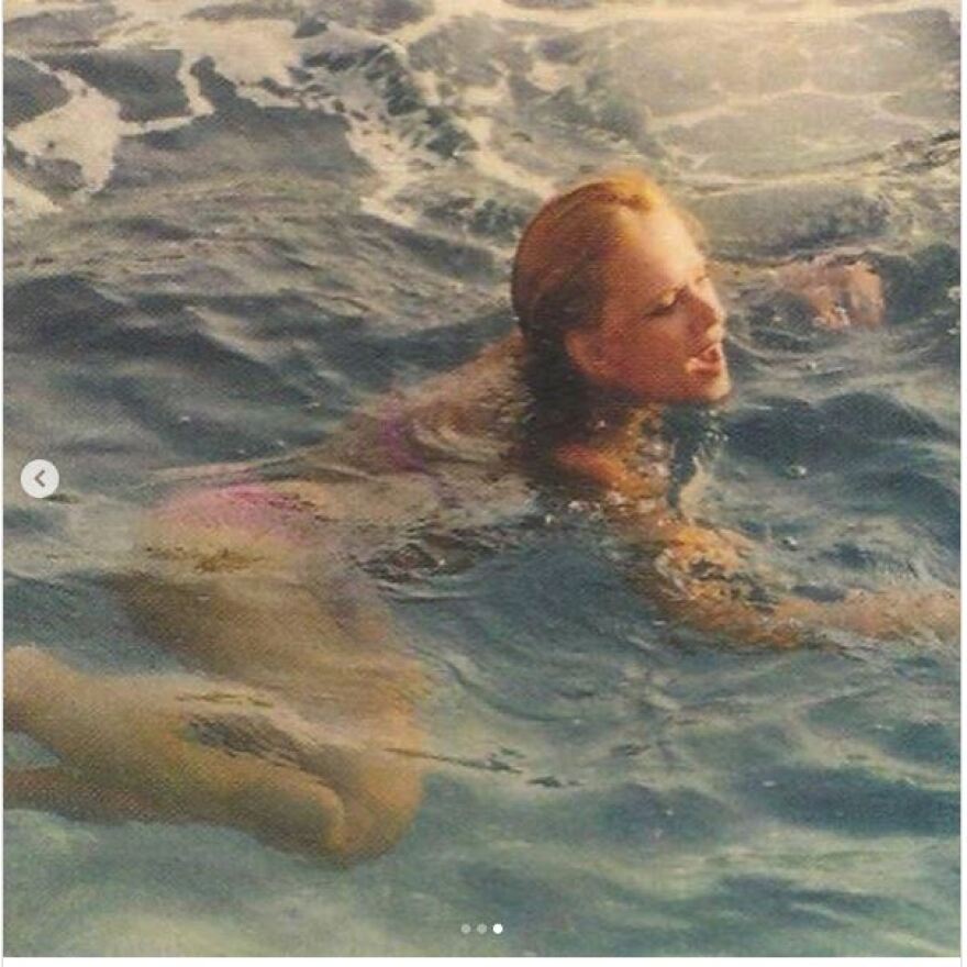 Η Αλίκη Βουγιουκλάκη με τον Βλάσση Μπονάτσο στον Θεολόγο: Σπάνιες εικόνες από τον έρωτά τους 