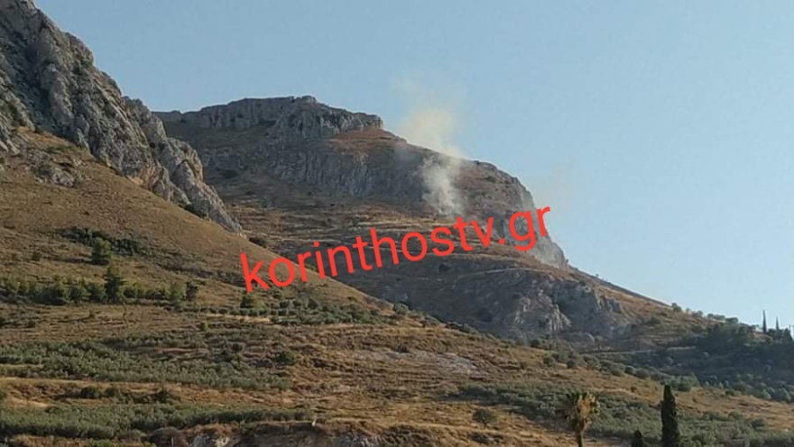 Αρχαία Κόρινθος: Μαίνεται φωτιά στο κάστρο