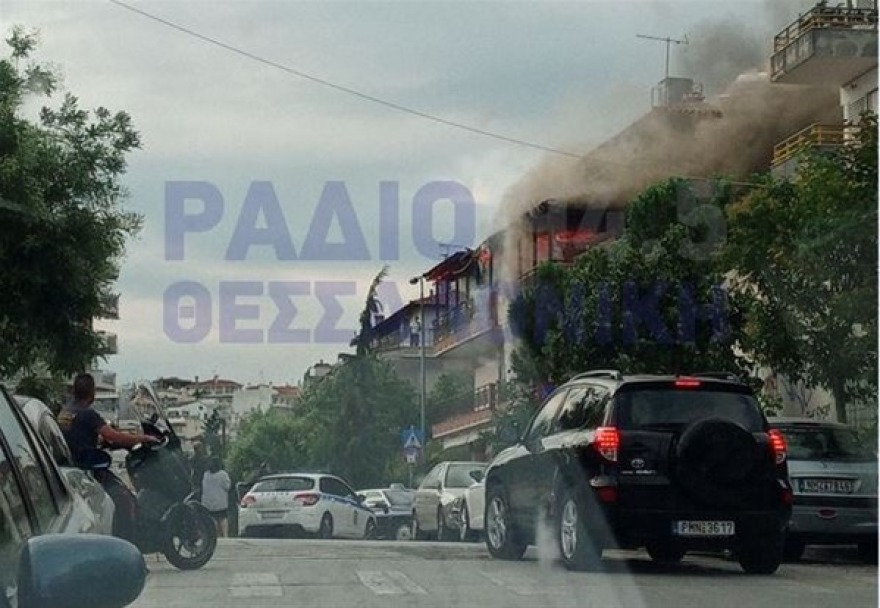 Σε εξέλιξη φωτιά σε διαμέρισμα στις Συκιές Θεσσαλονίκης