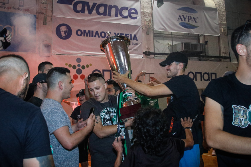 Βόλεϊ - Παναθηναϊκός: Αποθέωση στη Λεωφόρο για τους πρωταθλητές (φωτογραφίες)