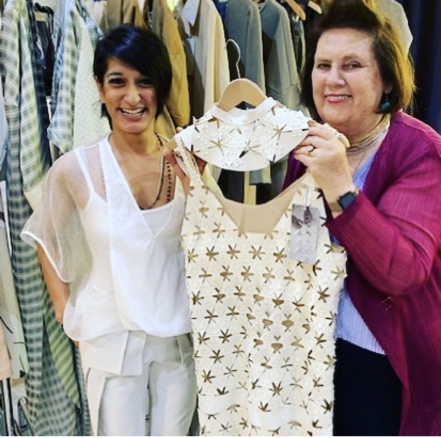 Suzy Menkes: Η ιέρεια της διεθνούς μόδας «κρεμάει» την πένα της 