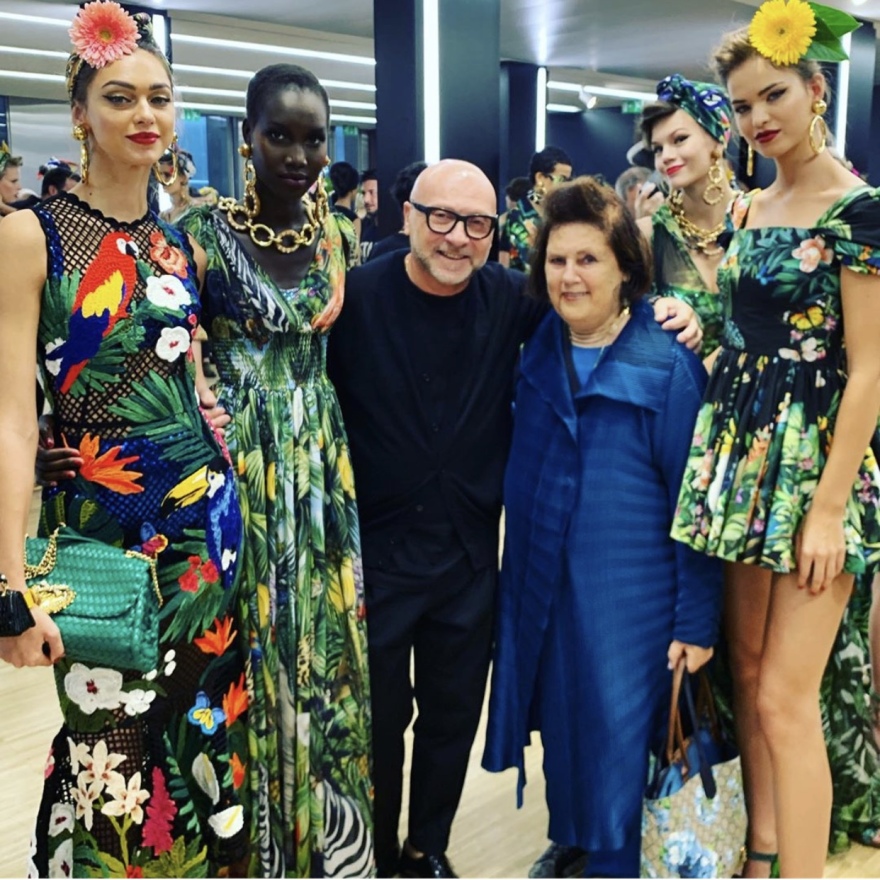 Suzy Menkes: Η ιέρεια της διεθνούς μόδας «κρεμάει» την πένα της 