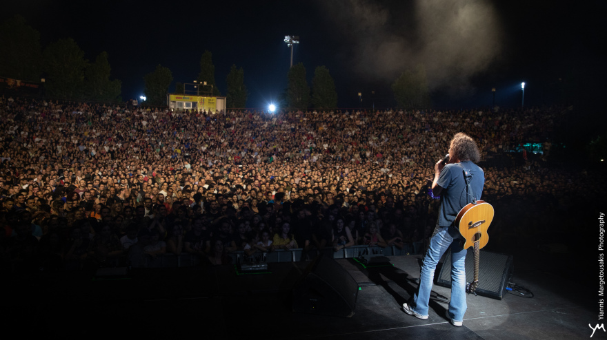 Παπακωνσταντίνου: Δεν είμαι ο ήρωας των τραγουδιών μου… Είμαι ο Βασίλης!