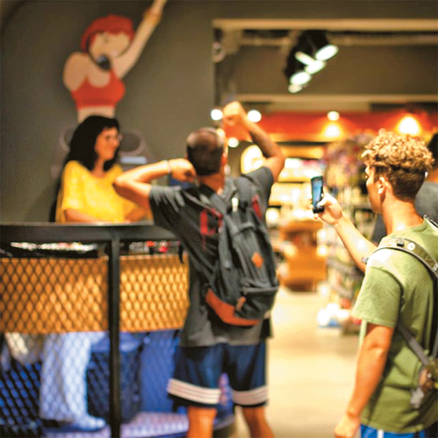 O μπακάλης που έγινε ο βασιλιάς της Μυκόνου 