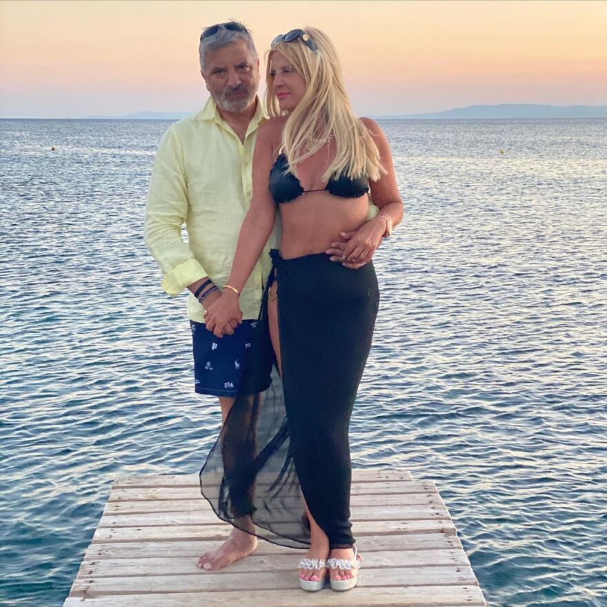 Γιώργος Πατούλης - Μαρίνα Πατούλη: Ποζάρουν με φόντο το ηλιοβασίλεμα φορώντας τα μαγιό τους