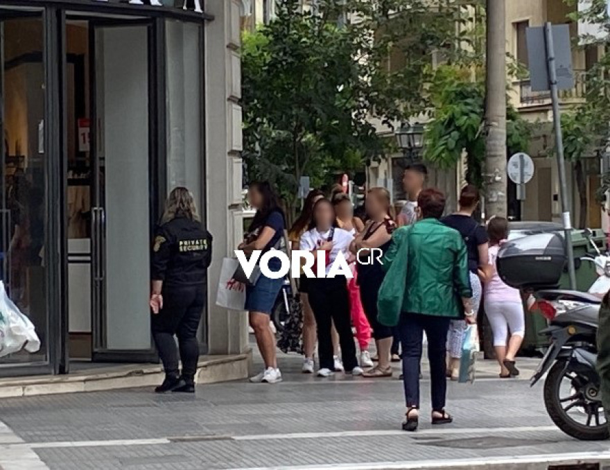 Εκπτώσεις: Υποτονική η πρεμιέρα στη Θεσσαλονίκη - Συνωστισμός χωρίς μάσκες στα εμπορικά