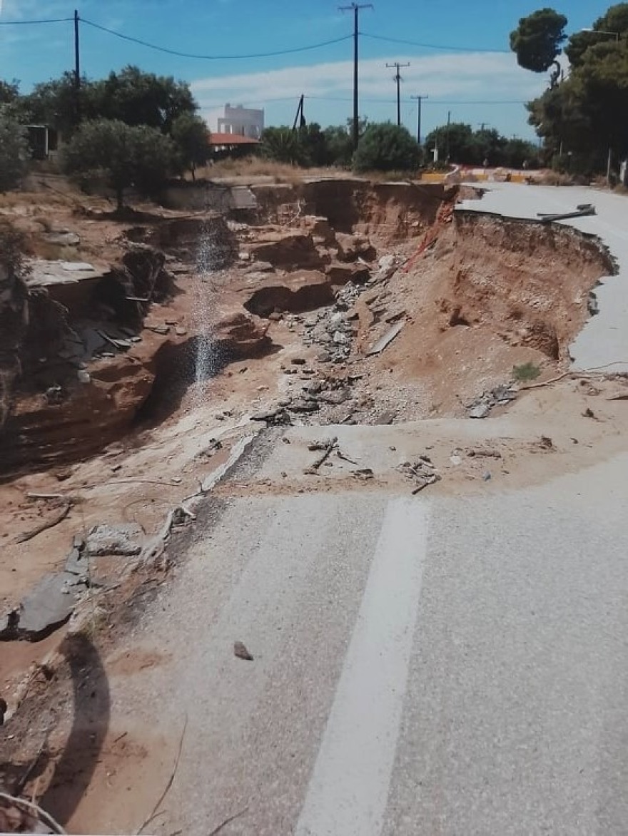 Κινέττα: Κατεστραμμένο από τον Νοέμβριο του 2019 το οδικό δίκτυο - Δείτε φωτογραφίες