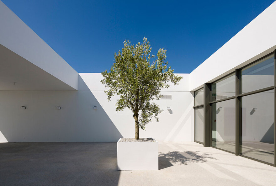 Αποτεφρωτήριο Ριτσώνας: Ένας χρόνος λειτουργίας - Ποιοι διάσημοι το επέλεξαν 