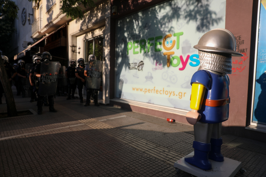 Επεισόδια έξω από την ΑΣΟΕΕ - Τρεις συλλήψεις 