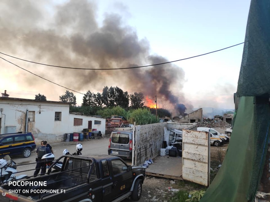 Μάχη με τις φλόγες σε Θεολόγο, Χαλκιδική και Λαύριο έδωσαν οι πυροσβέστες - Οι «επικίνδυνες» περιοχές σήμερα