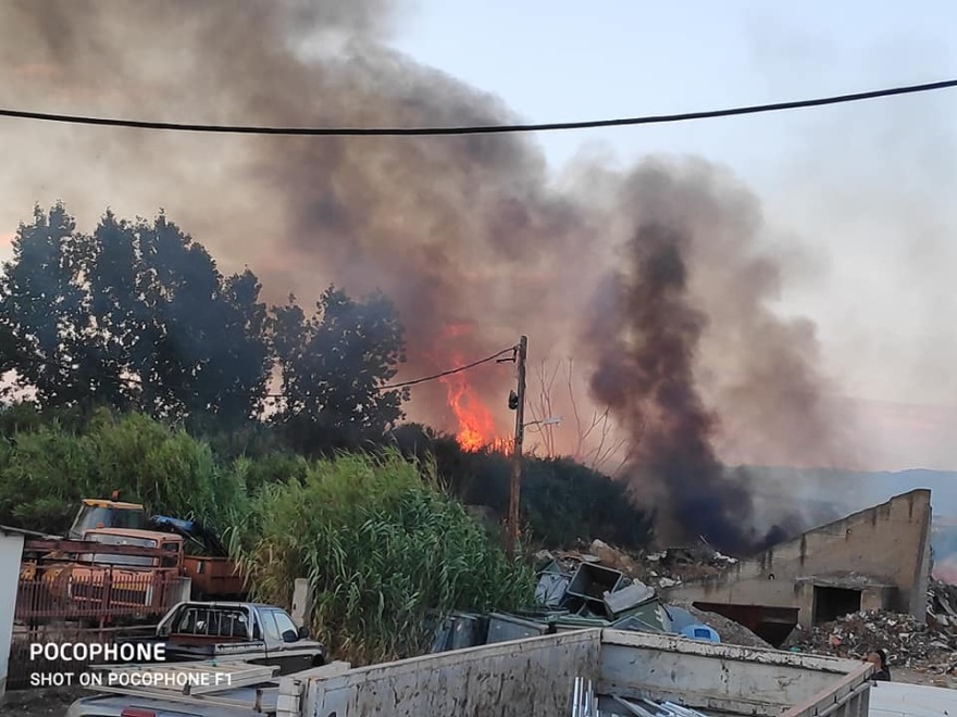 Μάχη με τις φλόγες σε Θεολόγο, Χαλκιδική και Λαύριο έδωσαν οι πυροσβέστες - Οι «επικίνδυνες» περιοχές σήμερα