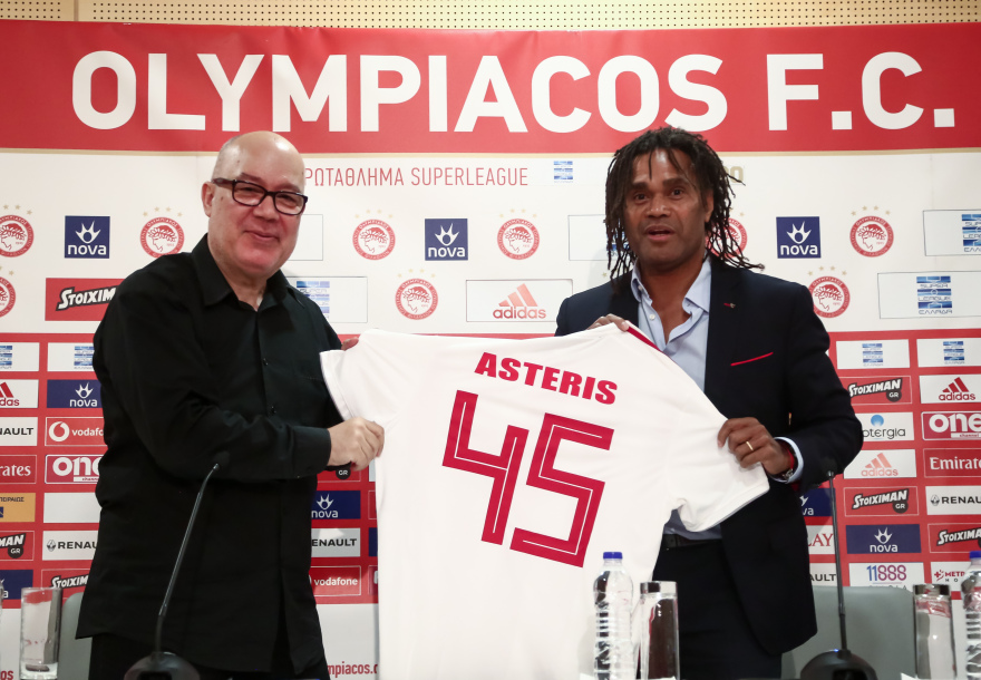 Ολυμπιακός: Φιέστα με οπαδούς «μέσα» στο Καραϊσκάκη και κατακόκκινο Πασαλιμάνι για το 45ο πρωτάθλημα