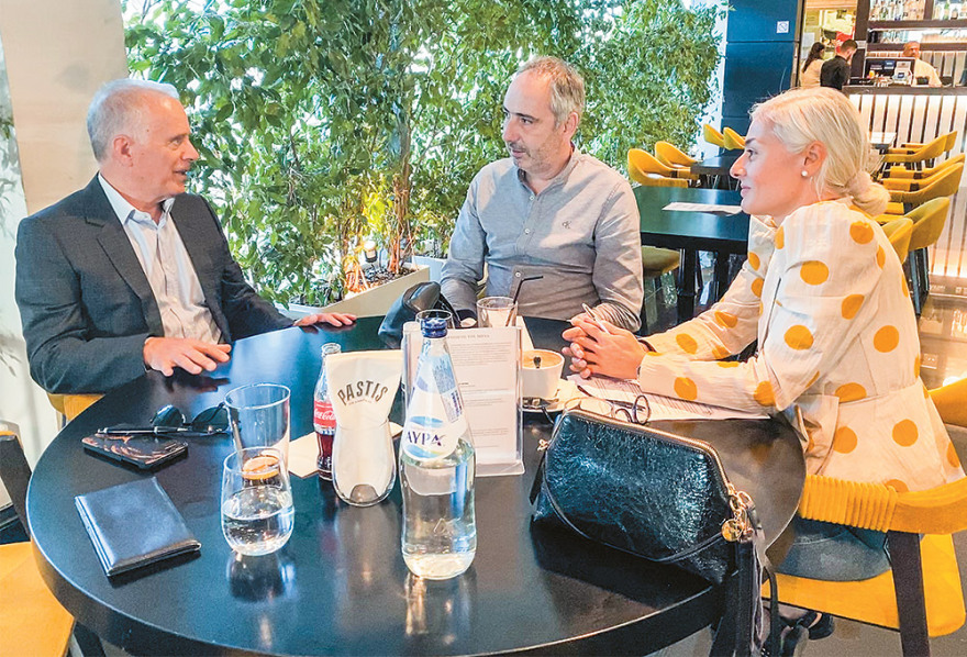 Θωμάς Λιακουνάκος: Από τα όπλα στα βρώσιμα λουλούδια με drones και ρομπότ