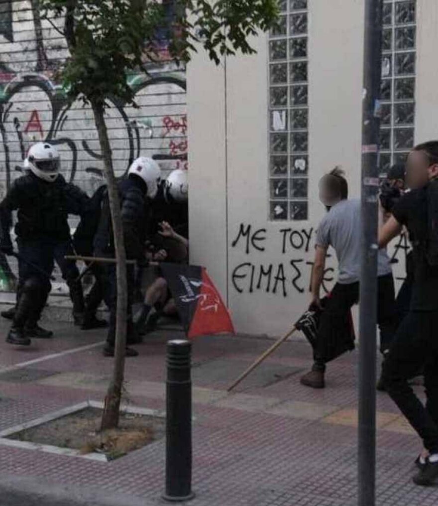 ΕΛΑΣ: Οι συλληφθέντες από την ΑΣΟΕΕ επιτέθηκαν με μολότοφ και καδρόνια - Δείτε φωτογραφίες