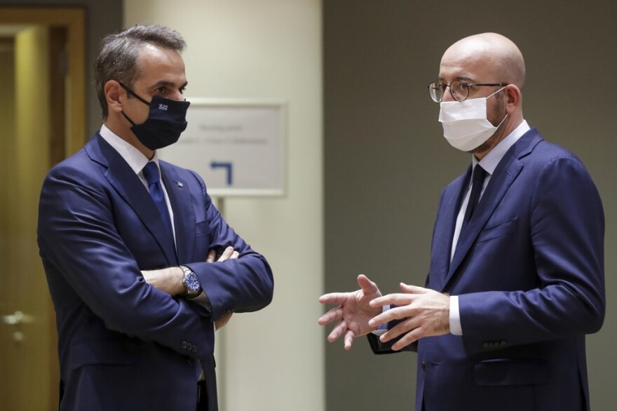 Σύνοδος Κορυφής: Ποιοι ηγέτες φόρεσαν καλύτερα τη μάσκα τους- Ο «βαθμός» του Κυριάκου Μητσοτάκη 