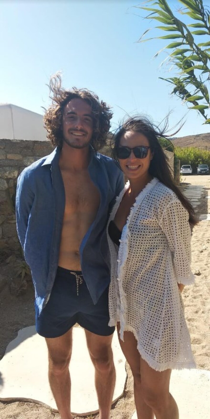 Στέφανος Τσιτσιπάς: Βουτιές, καλλονές και αστακομακαρονάδες στη Μύκονο