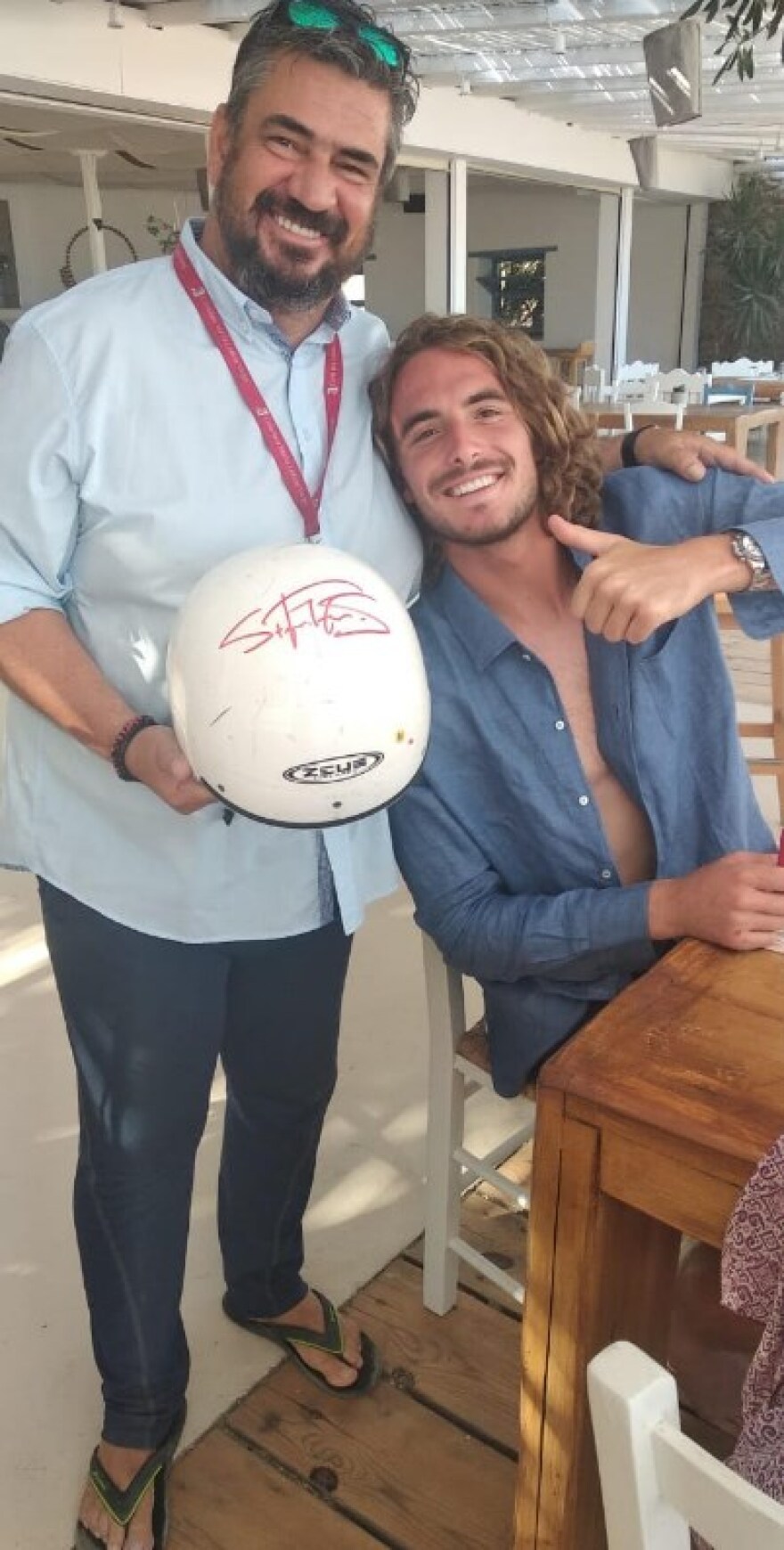 Στέφανος Τσιτσιπάς: Βουτιές, καλλονές και αστακομακαρονάδες στη Μύκονο