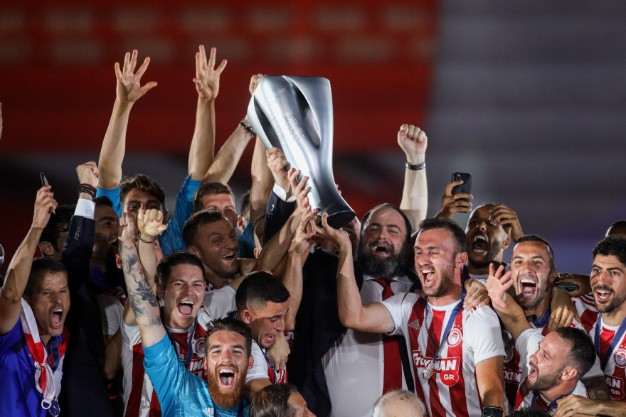 Η φιέστα του Ολυμπιακού για το 45ο πρωτάθλημα - Δείτε βίντεο και φωτογραφίες