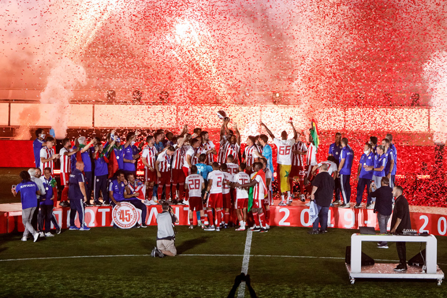 Η φιέστα του Ολυμπιακού για το 45ο πρωτάθλημα - Δείτε βίντεο και φωτογραφίες