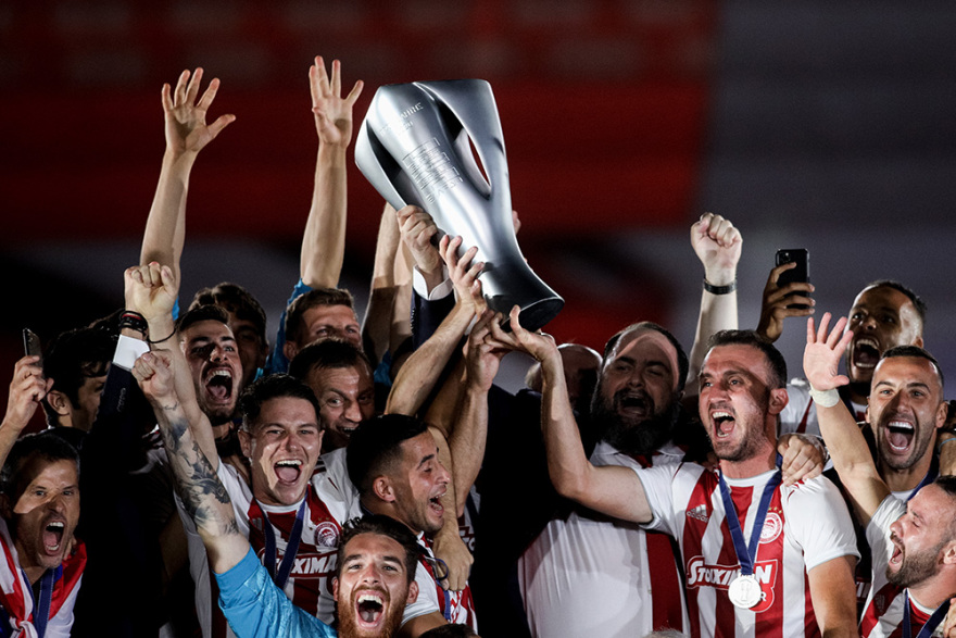 Η φιέστα του Ολυμπιακού για το 45ο πρωτάθλημα - Δείτε βίντεο και φωτογραφίες