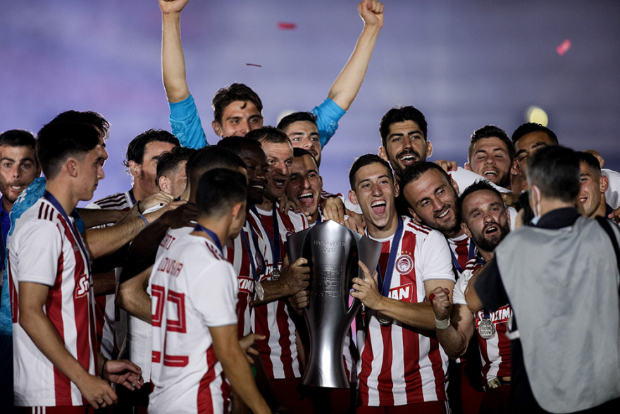 Η φιέστα του Ολυμπιακού για το 45ο πρωτάθλημα - Δείτε βίντεο και φωτογραφίες