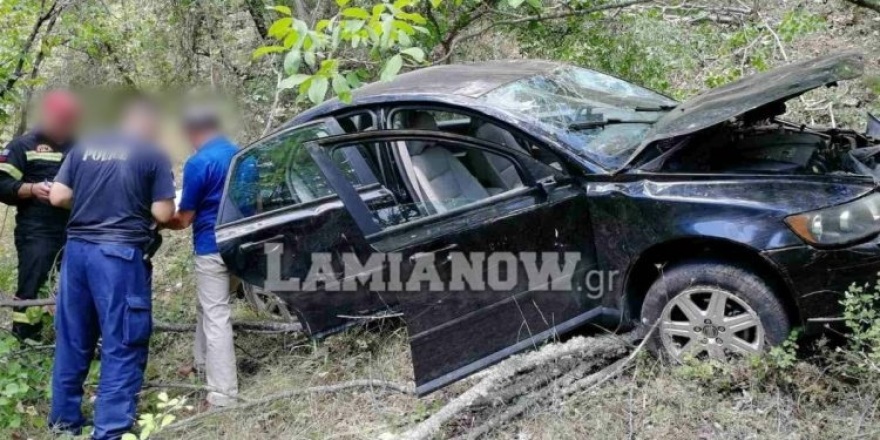 Φθιώτιδα: Αυτοκίνητο έπεσε σε γκρεμό 15 μέτρων – Τρεις τραυματίες (Φωτογραφίες)