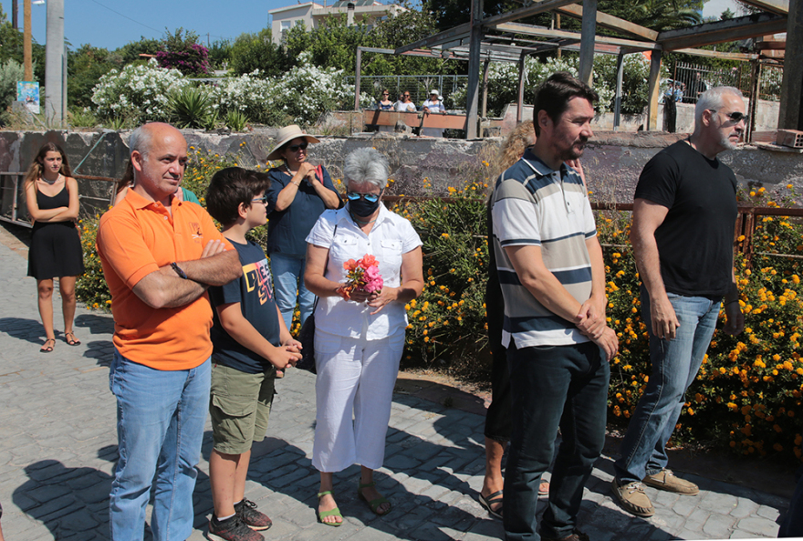 Συγκίνηση στο μνημόσυνο για το Μάτι - Σακελλαροπούλου: «Αδιανόητη τραγωδία»