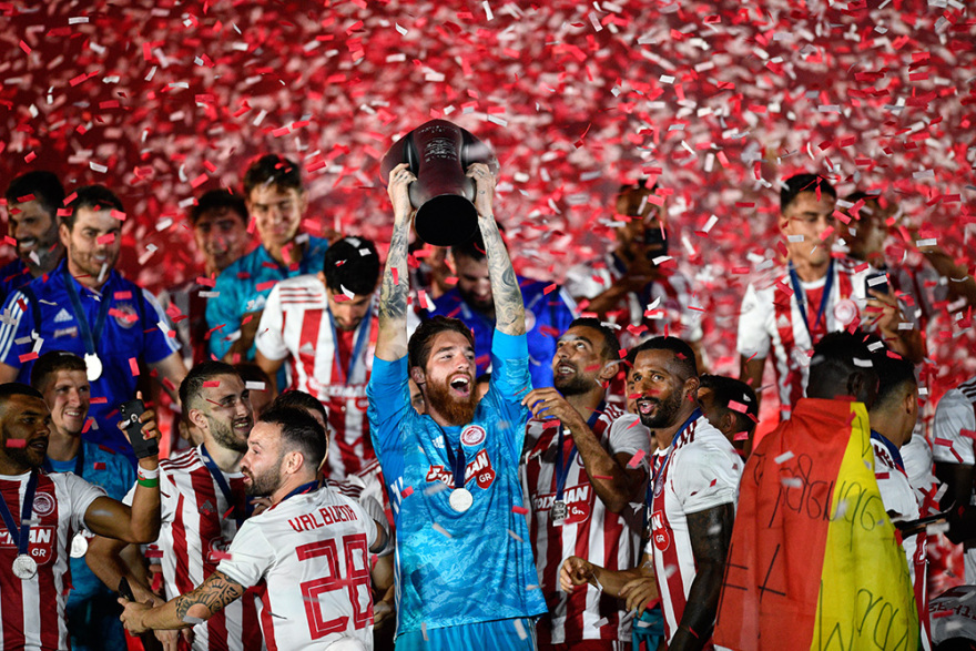 Η φιέστα του Ολυμπιακού για το 45ο πρωτάθλημα - Δείτε βίντεο και φωτογραφίες