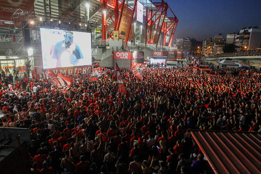 Η φιέστα του Ολυμπιακού για το 45ο πρωτάθλημα - Δείτε βίντεο και φωτογραφίες