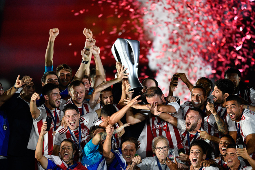 Η φιέστα του Ολυμπιακού για το 45ο πρωτάθλημα - Δείτε βίντεο και φωτογραφίες