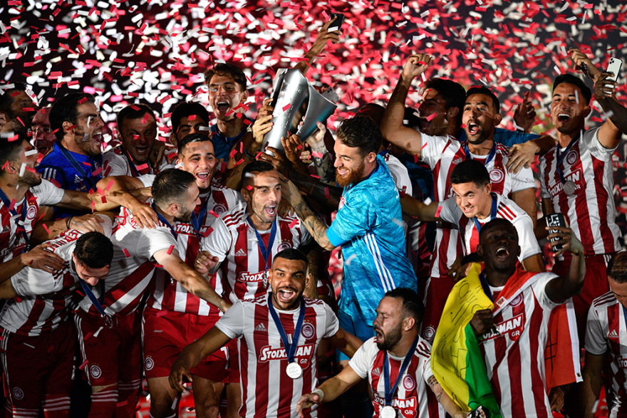 Η φιέστα του Ολυμπιακού για το 45ο πρωτάθλημα - Δείτε βίντεο και φωτογραφίες