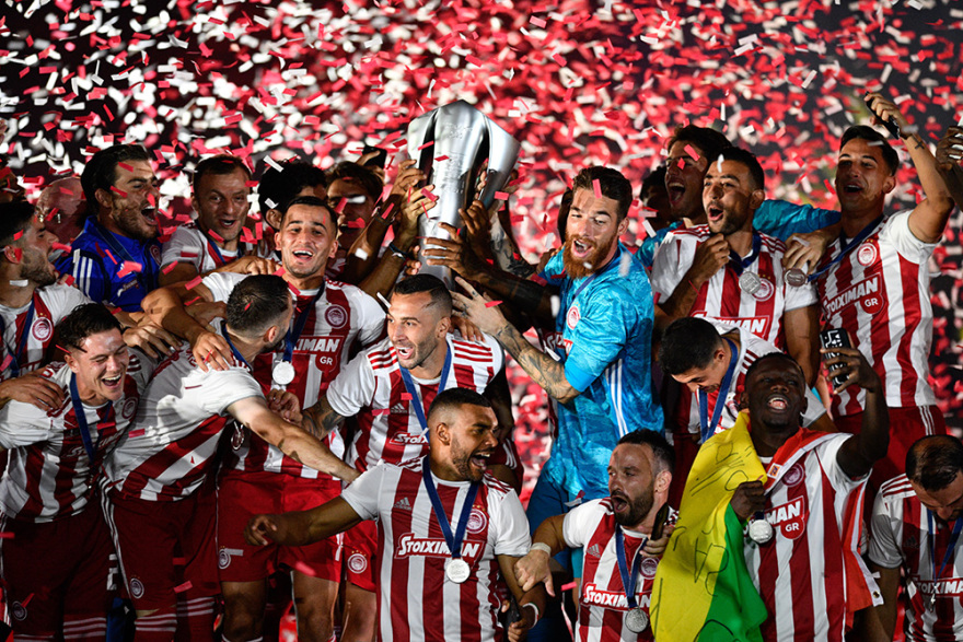 Η φιέστα του Ολυμπιακού για το 45ο πρωτάθλημα - Δείτε βίντεο και φωτογραφίες