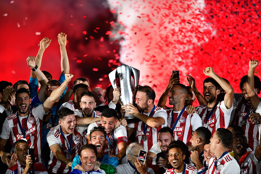 Η φιέστα του Ολυμπιακού για το 45ο πρωτάθλημα - Δείτε βίντεο και φωτογραφίες