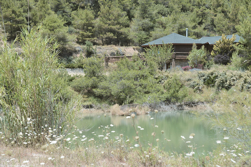 Ρημάζει το ράντσο του Βγενόπουλου στην Πάρνηθα  - Δείτε φωτογραφίες